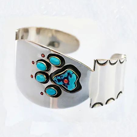 Native American-inspired bracelet Walks Around the Earth 